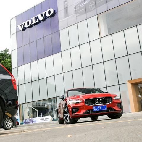 无限试驾1.45修改器怎么用不翻车？老玩家实测5种核心功能+避坑指南