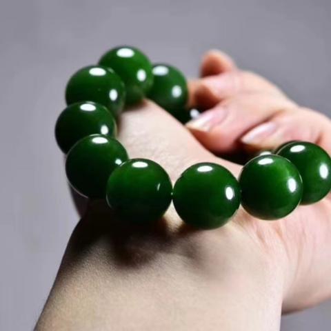 为什么2025年还有百万玩家在玩传奇？老玩家揭秘装备保值的3个隐藏逻辑