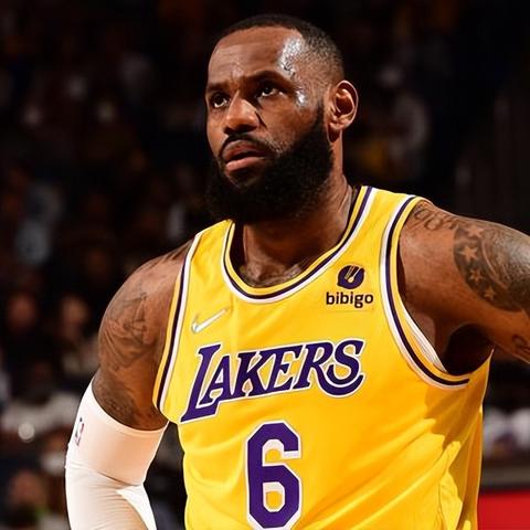 库里破纪录成NBA最高薪球员，终结詹皇11年辉煌传奇