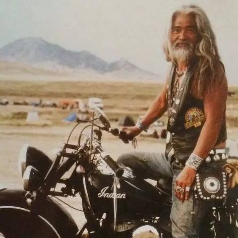 热血传奇1.85老玩家不敢说的真相，当年抢破头的装备，现在还有人蹲守吗？