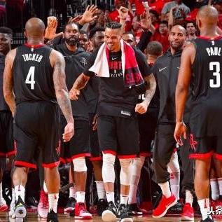 《篮下王朝》史低开启！打造篮球梦之队，战术搭配新高度！