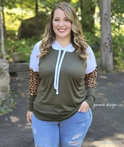 丰满身材网红路易吉穿搭，揭秘时尚新潮流