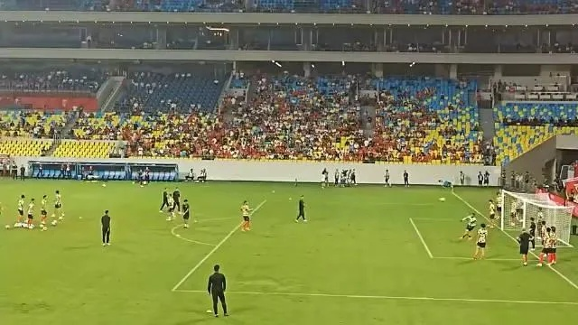 国足刚到大连！玩家视角看足球与游戏的「备战共鸣」为什么我们都爱「落地即开练」