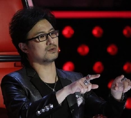 汪峰现场高音失控，揭秘话筒神秘观众互动真相