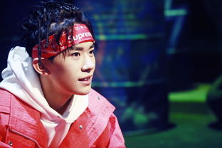 《狂野时代》剧照揭秘：易烊千玺身影藏匿其中，辨识度爆表！