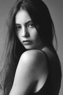 24岁生化2克莱尔惊艳脸模，超模身材天使面孔，绝美变身！