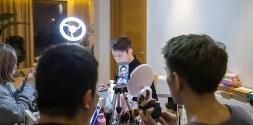 网红野兽先生掉粉危机：上千人剪辑视频，揭秘全新传播策略！