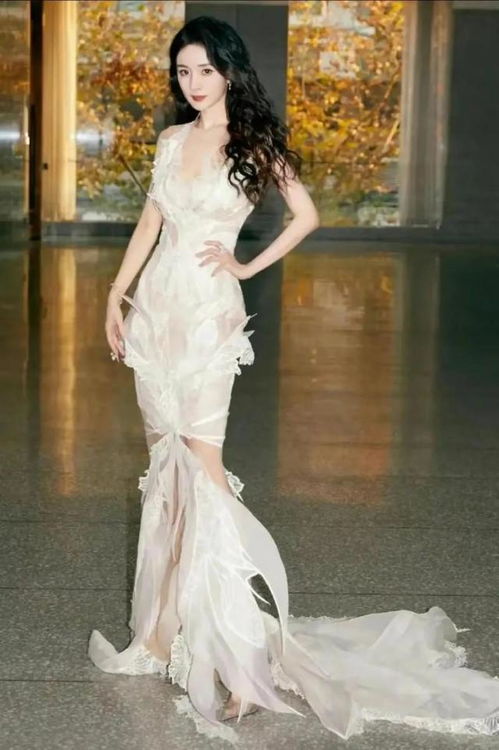 冰雪女王COS惊艳回归，《棕色尘埃2》新主题服装大揭秘！