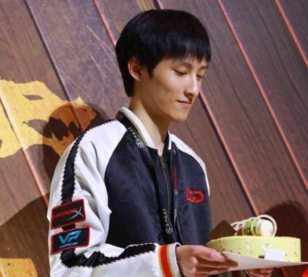 Ame梦幻联赛巅峰回归，DOTA2在线热潮再掀新高