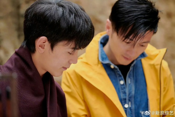 丁真回旋镖引热议，网友笑翻四年谢霆锋之仇成焦点