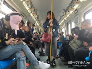 地铁晕倒惊现新病症，上班族健康警示！