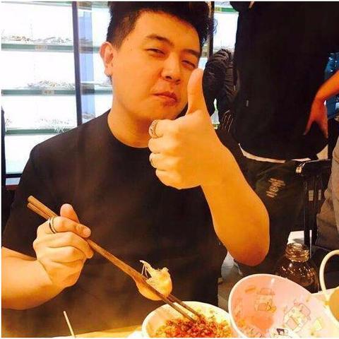 JY结婚照里藏着的狼人杀玩家集体回忆？那些被忽略的细节才是真糖