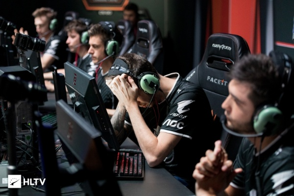 CSGO Major隐藏生存法则，为什么顶尖战队都在偷偷练这3个冷门细节？