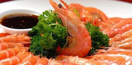 剑星申才恩美照首曝：大虾美食映衬绝世身材