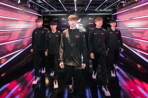 S15决赛焦点：KT对T1揭幕战，邓紫棋独唱彰显国风魅力