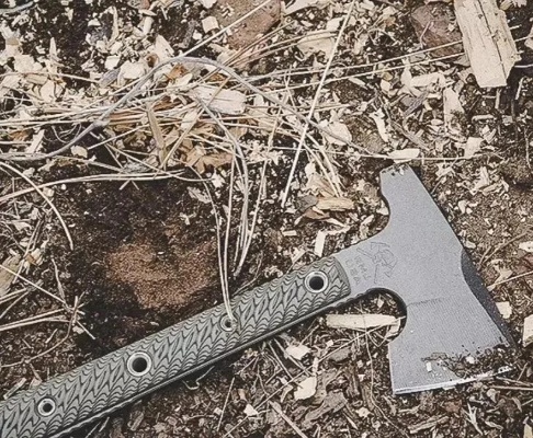 军用斧头到底强在哪？职业选手压箱底的近战神器实战拆解