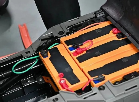 网友改造电车惊现74度锂电池，后备厢变身动力宝库