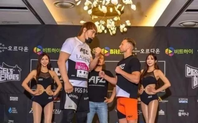 韩援YasalCOS小背心惊艳亮相，实力派演绎雷神风采！