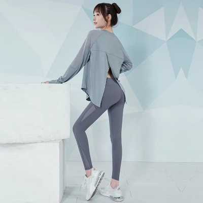 女性瑜伽服独特魅力，夜间时尚新风尚