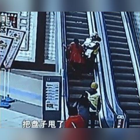 外卖小哥英勇救火订单超时赔百元，热心助人精神值得点赞