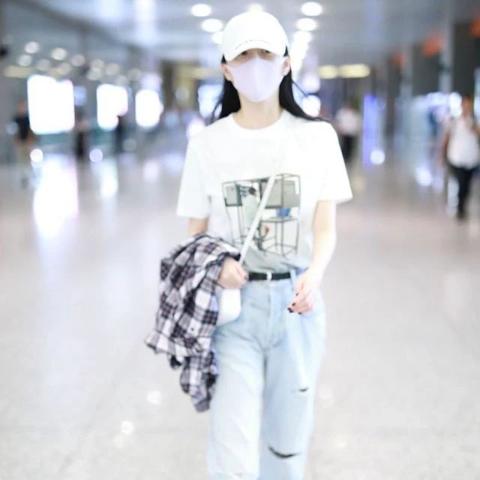 新开英雄合计私服怎么选？老玩家实测3款热门服，这2点藏着你不知道的坑