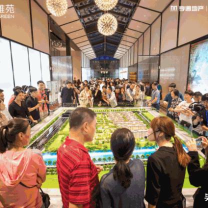 传奇师服水有多深？老玩家实测3套毕业装，告诉你隐藏的属性bug与捡漏技巧