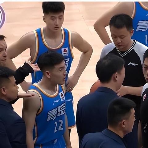 杨瀚森连续两场被弃用，揭秘“冷板凳”背后的真相