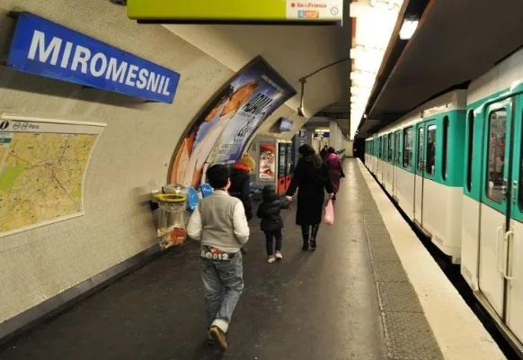 巴黎地铁椅子为奥运洗了？玩家视角看城市「游戏化」翻新的隐藏逻辑