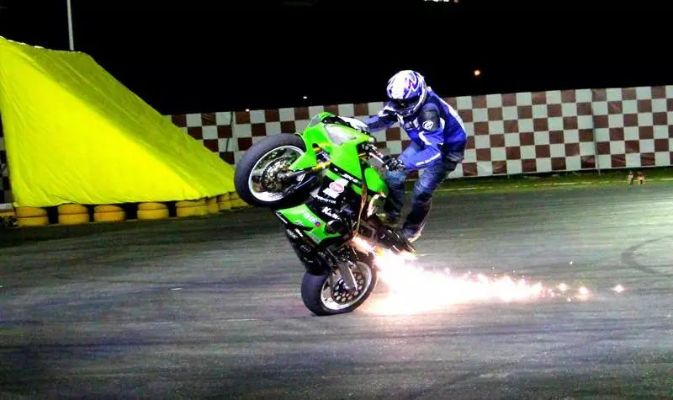 特技摩托玩家必看，为什么你练100小时还卡瓶颈？3个实战破局技巧藏在细节里