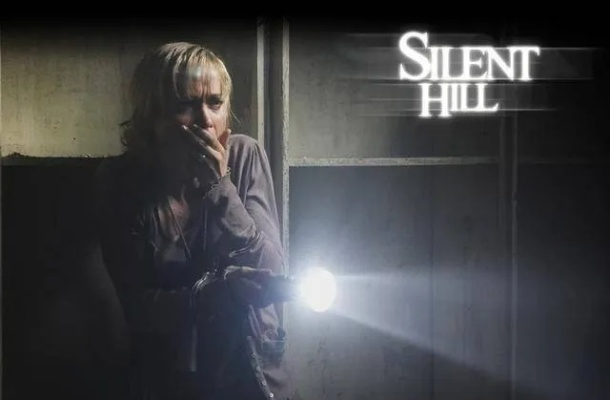 惊悚直播！寂静岭女主演员逃出镜头，揭秘恐怖幕后真相