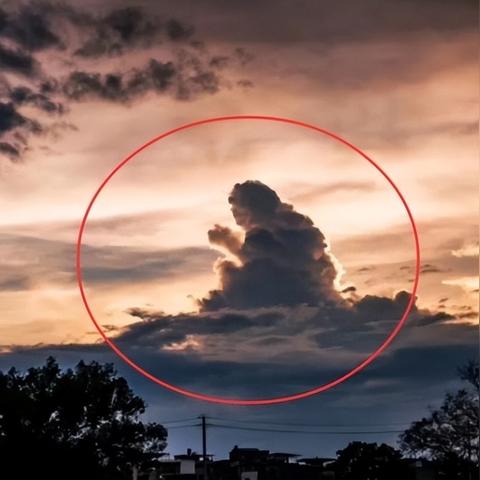 广西村庄UFO坠落官方回应来了！游戏玩家为何更关心未知坠落物的隐藏设定？