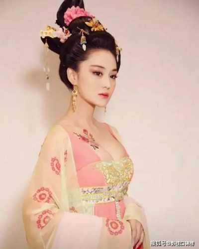 张馨予酥胸半露引争议？玩家视角拆穿游戏角色设计的性感陷阱