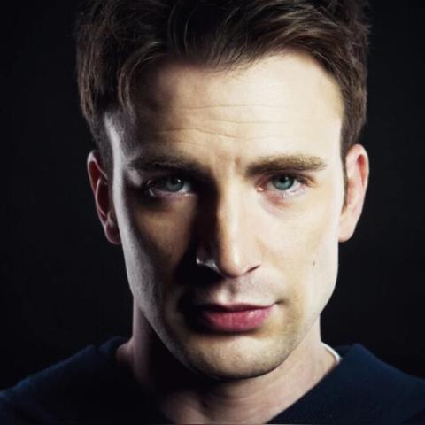 美队喜提新成员！克里斯·埃文斯喜结连理后首度升级奶爸身份