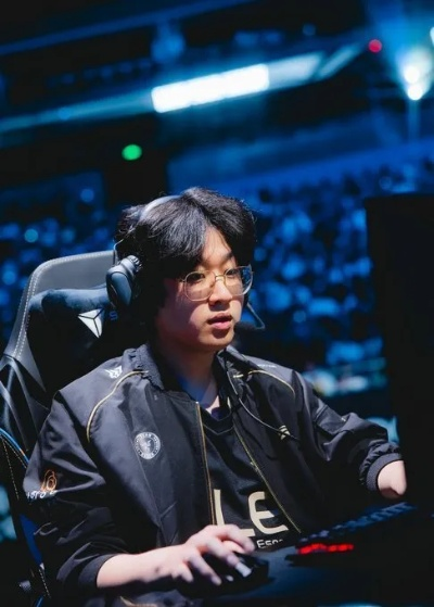 S15八强止步，Zeus遗憾反思：梦想远航，遗憾未达彼岸