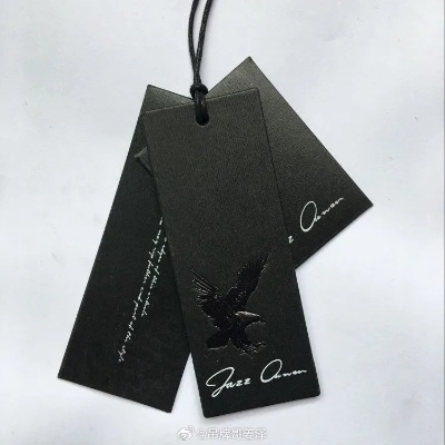 巨型吊牌防蹭穿引热议：A4纸大小吊牌创新设计震撼眼球