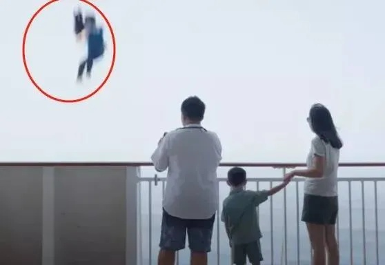 五口之家险遭不测，AI操控下男子滑落惊魂记