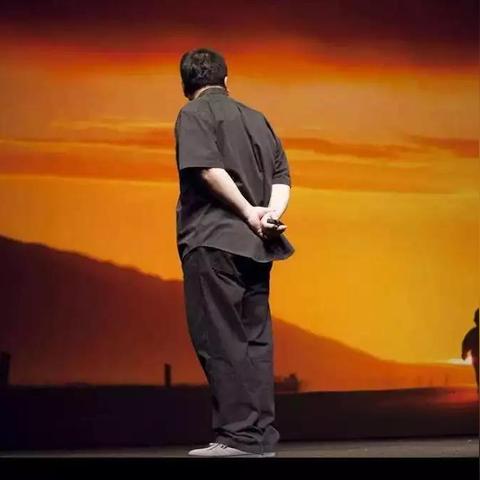 罗永浩iPhone型号追踪，从锤子到iPhone 15 Pro Max的选型逻辑与2025换机内幕