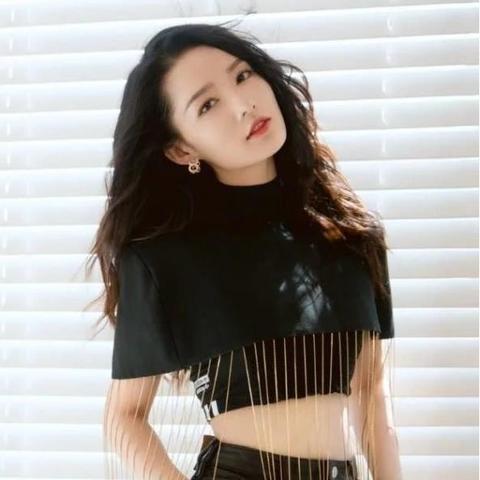 露脐装总被说不得体？2025夏季穿搭破局指南