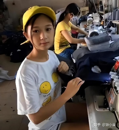 女扮男装43年直播曝光涨粉千万，1980年工厂妹逆袭套路揭秘