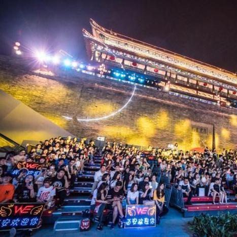 曲江嘉年华本质上是季节性主题娱乐综合体，不是传统游乐场