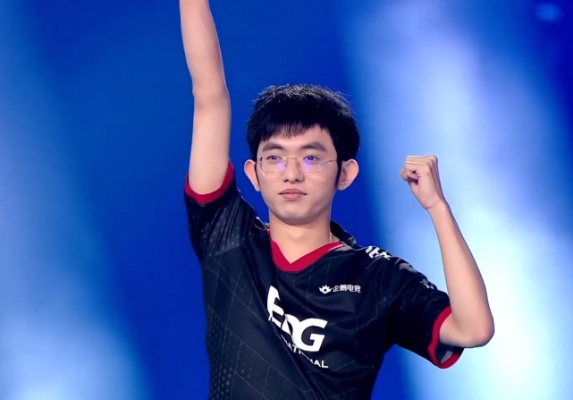 圣枪哥S11夺冠秘籍，上单玩家必学的3套carry体系与兵线艺术