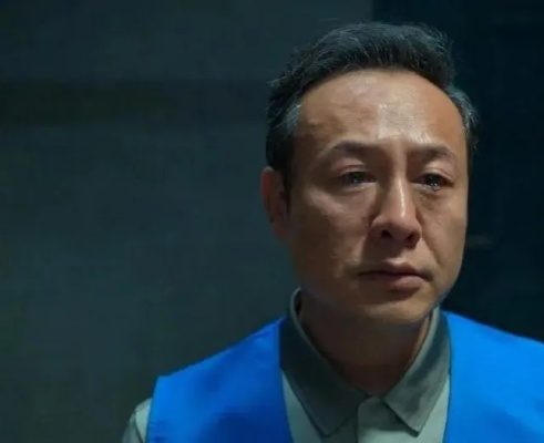 张颂文术后忍痛拍戏真相，演员职业伤病背后，这3个生存法则让人破防