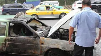 服务区内轿车突发自燃瞬间成空架，从征兆识别到保险理赔的完整攻防手册