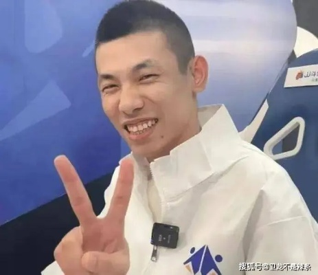 旭旭宝宝停播72小时内幕，从斗鱼一哥到隐退，直播行业2025生死劫