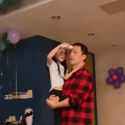 冯德伦晒旧照为舒淇庆生上热搜？2025年情侣必学的3个高段位浪漫技巧