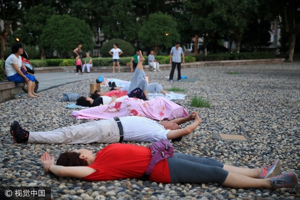 2025最新，公园鹅卵石热疗效果实测，这5类人要慎躺！