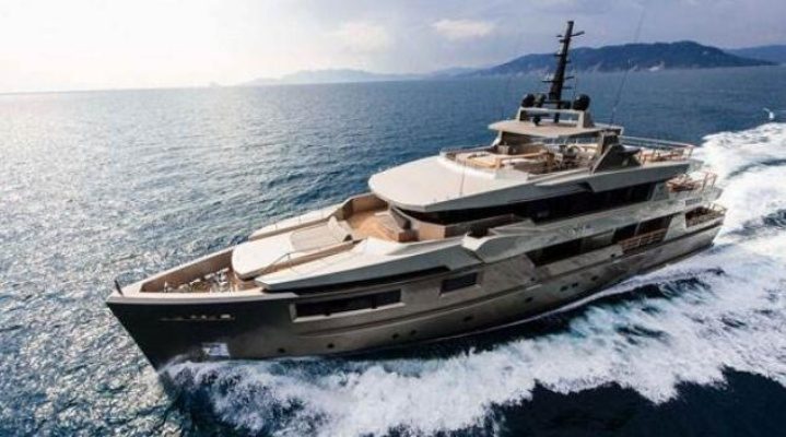 扎克伯格Launchpad游艇类型揭秘，为什么顶级富豪都在买支援艇？