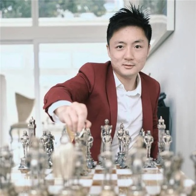 钟培生HKES战队运营全解析，富二代电竞创业避坑实战手册