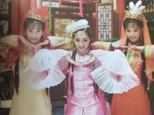 海陆麦迪娜职业怎么玩透？2025新版配装与实战连招全解