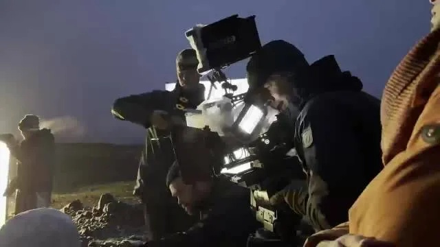 片场霸凌还是艺术绑架？2025女星拍摄防护全指南，从合同条款到现场反制的实战拆解